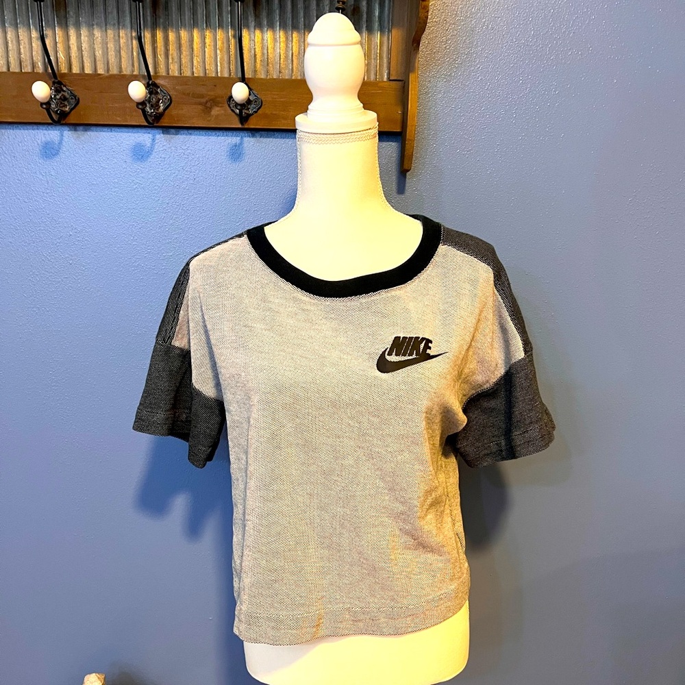 Nike top